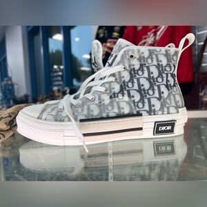 Men’s size 10 like B23 high top sneakers